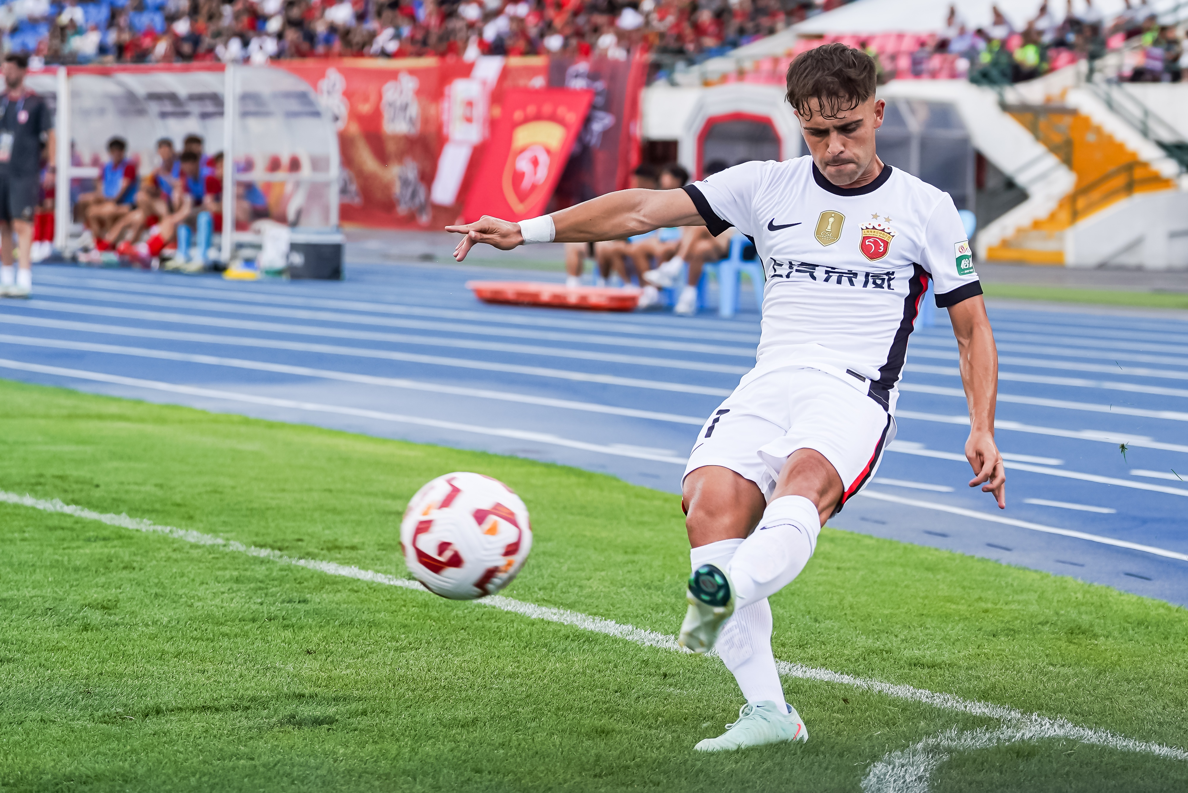 梅伦多定位球制胜，海港客场2-1逆转河南