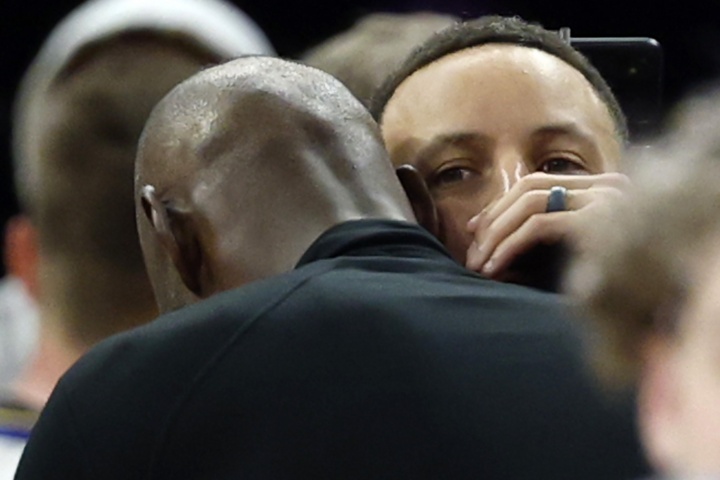 勇士保留薪资空间等詹姆斯，管理层倾向按兵不动