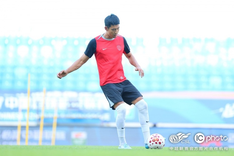 成都蓉城8天备战迎战，茹萨伤缺甘超归队合练