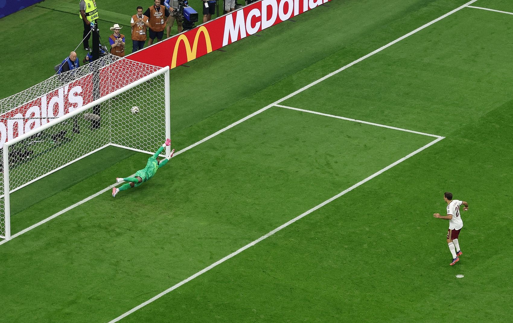 西班牙2-0淘汰法国，时隔16年重返世界杯决赛