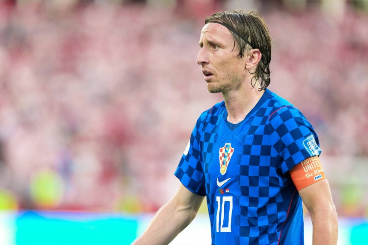 梅西:这伤口很难愈合 祝贺西班牙|C罗点赞FIFA送冠阴谋论|世排西阿英法前4 梅西:这伤口很难愈合 祝贺西班牙|C罗点赞FIFA送冠阴谋论|世排西阿英法前4