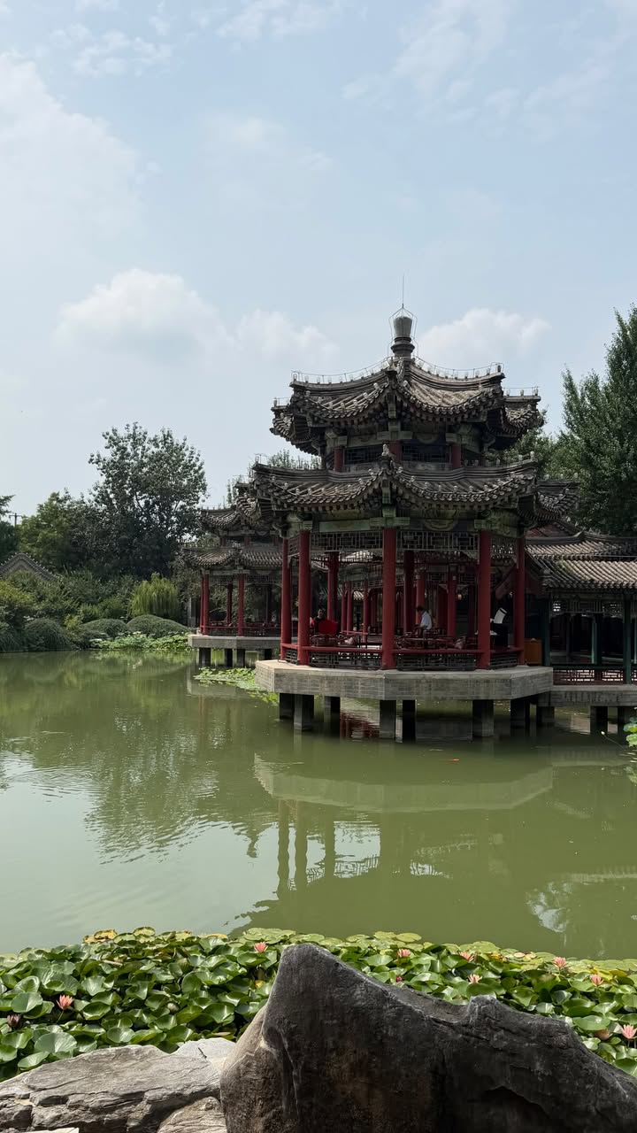 佩德里携女友北京行:铜锅涮肉+长城打卡 佩德里携女友北京行:铜锅涮肉+长城打卡