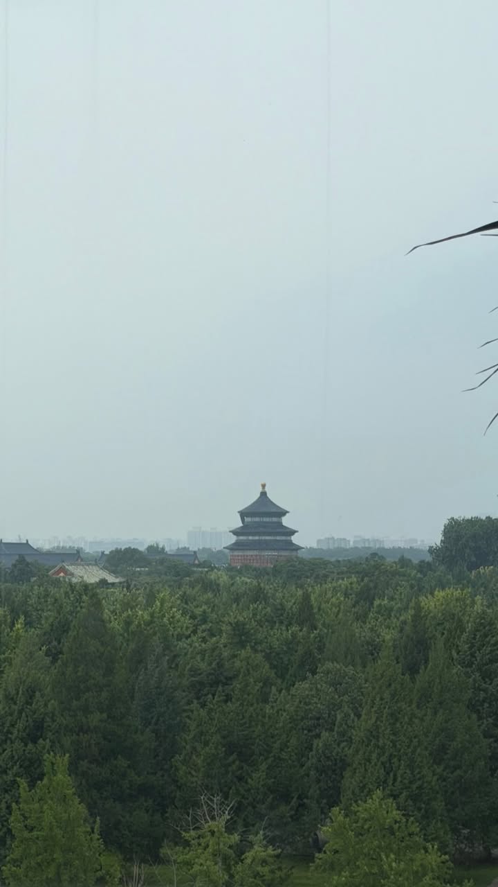 佩德里携女友北京行:铜锅涮肉+长城打卡 佩德里携女友北京行:铜锅涮肉+长城打卡