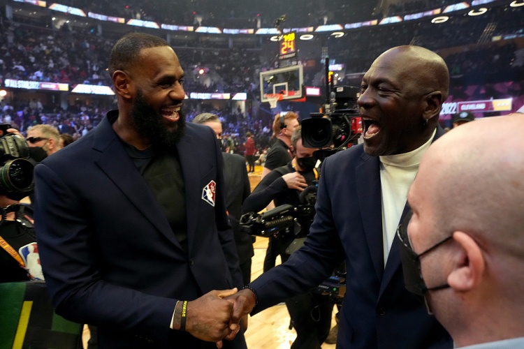 HoopsHype历史排名：詹姆斯登顶乔丹第二 科比第八杜兰特第十二