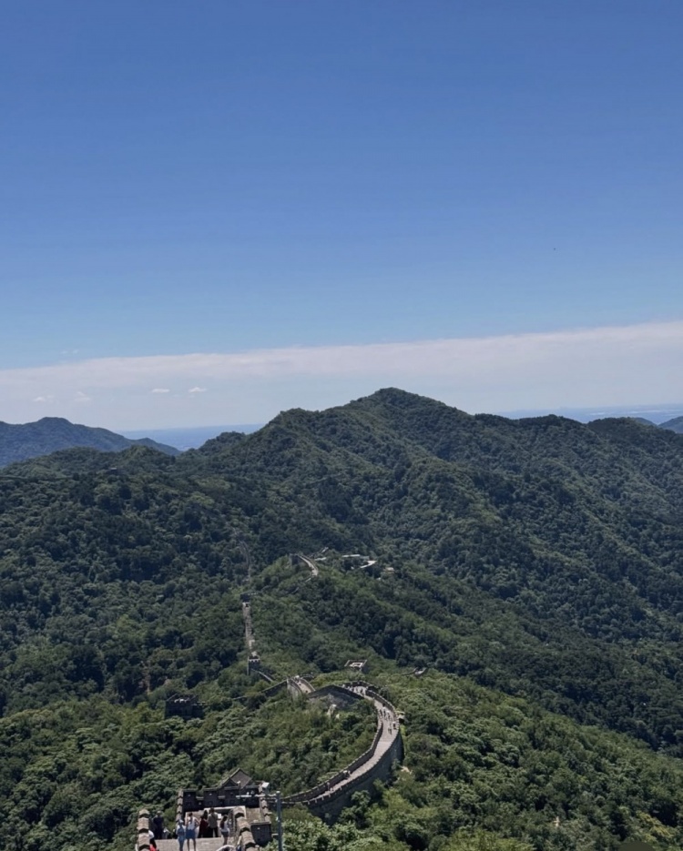 马德鲁加晒长城照：不愧为世界七大奇迹之一