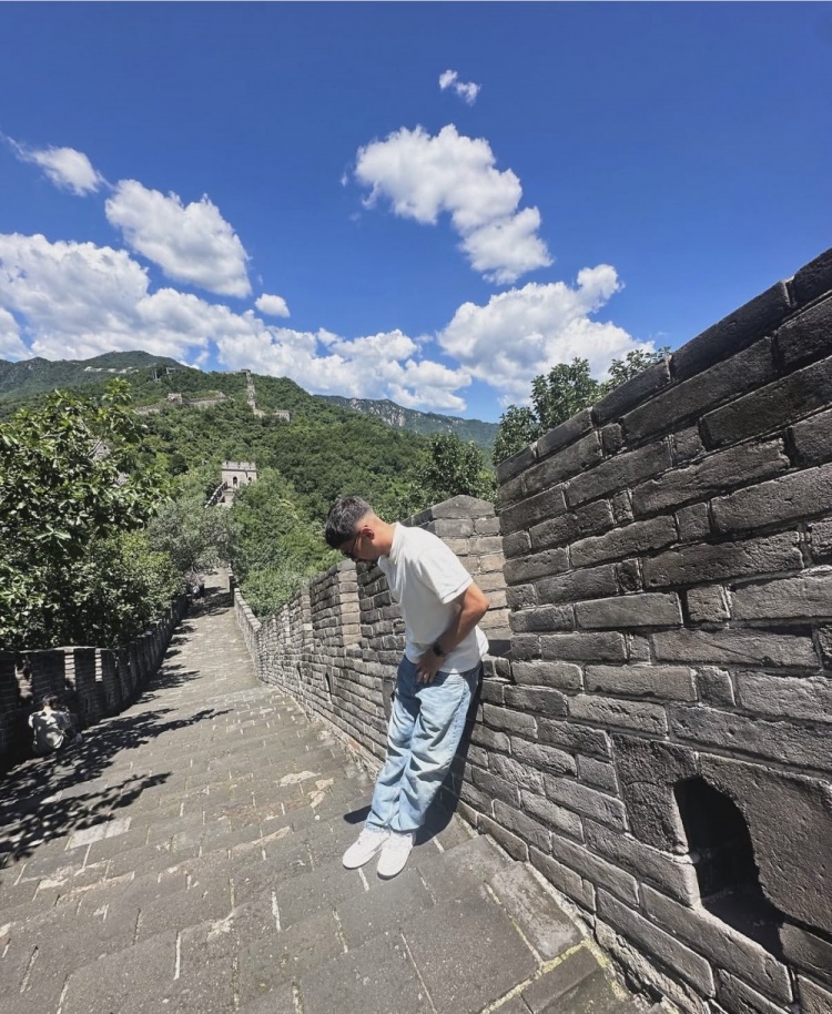 马德鲁加晒长城照：不愧为世界七大奇迹之一