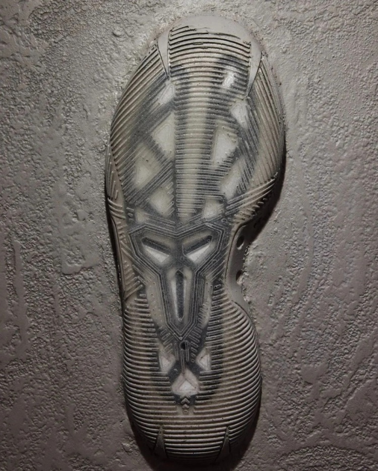 Nike Kobe NXT Prototype谍照曝光 2027年夏季发售三配色定价410美元 Nike Kobe NXT Prototype谍照曝光 2027年夏季发售三配色定价410美元