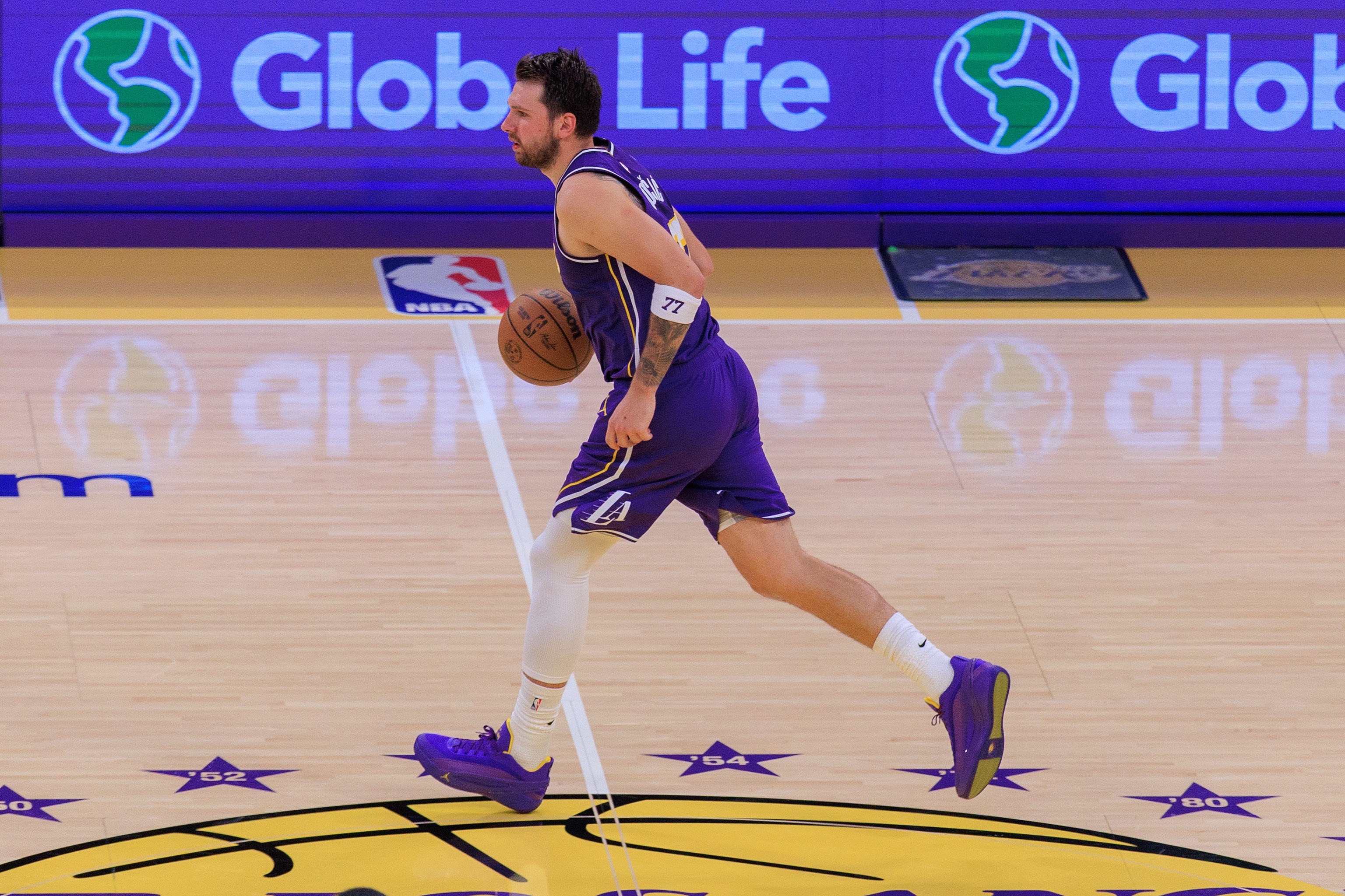 湖人将被出售给库什纳与艾格 东契奇NBA生涯遇第5个老板 湖人将被出售给库什纳与艾格 东契奇NBA生涯遇第5个老板
