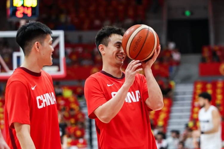 中国男篮夏训收官：8战6胜2负，佛山三战净负7分，后卫线仍缺持球核心