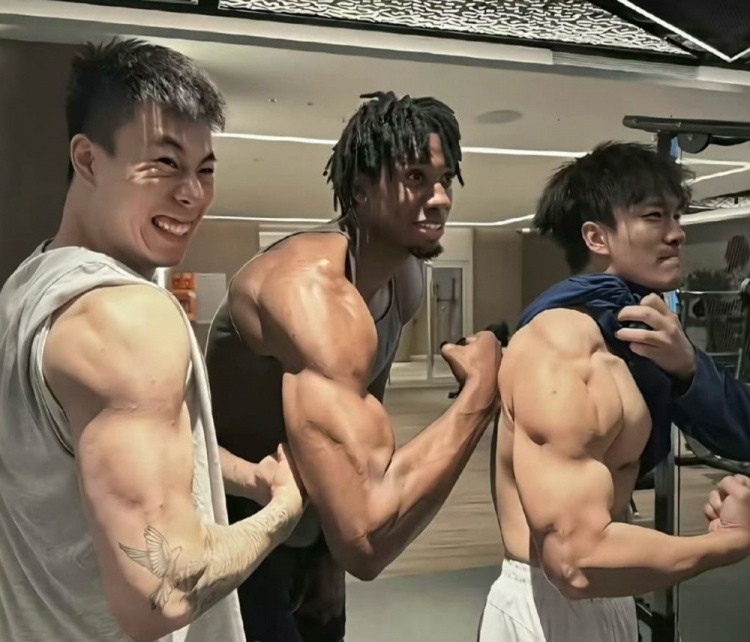 怀特塞德晒自拍疑似减重,上海放弃优先续约权 怀特塞德晒自拍疑似减重,上海放弃优先续约权