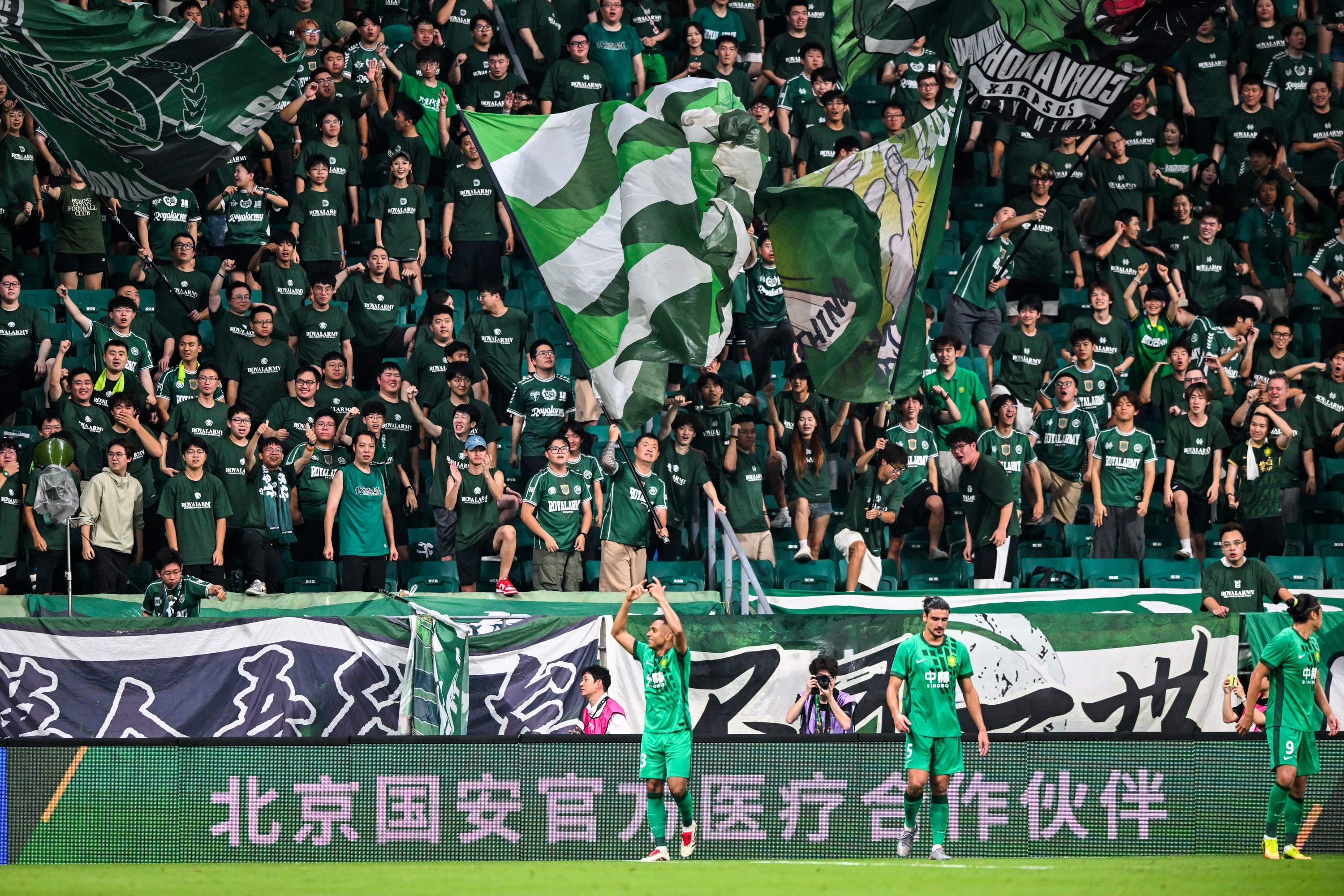 国安3-0申花豪取11场不败 侯森8扑救力保零封 国安3-0申花豪取11场不败 侯森8扑救力保零封