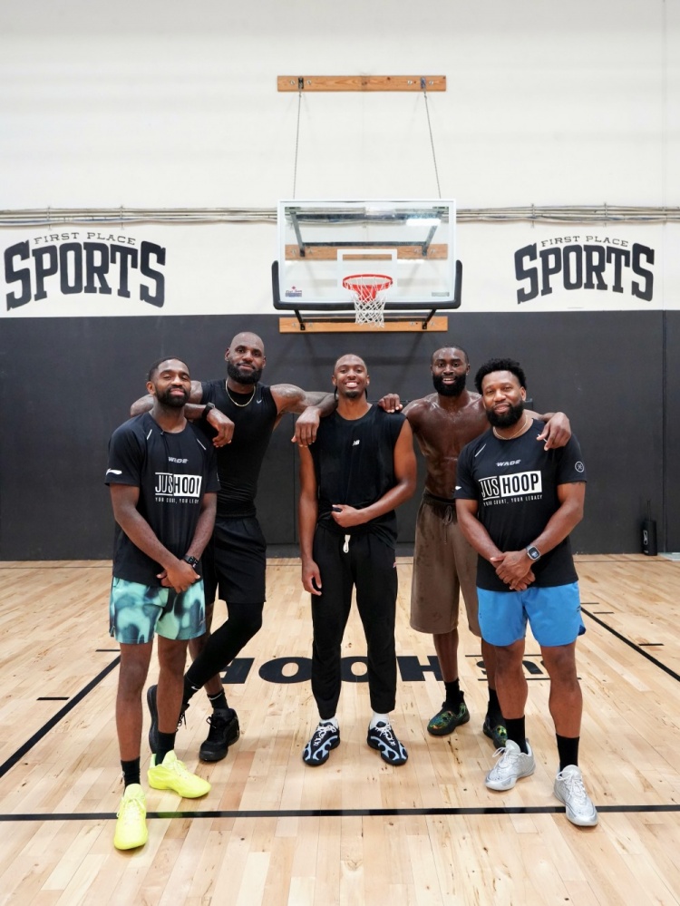 LBJ、马克西、布朗合练照流出 LBJ、马克西、布朗合练照流出