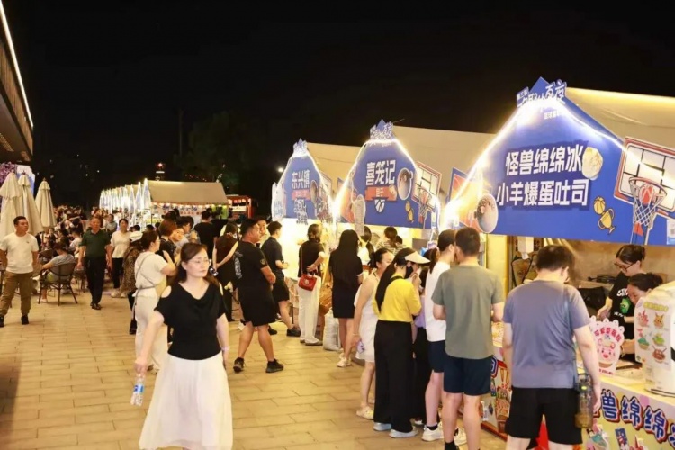 连续四年承办超三联赛，靖江赛区日均客流1.5万人次
