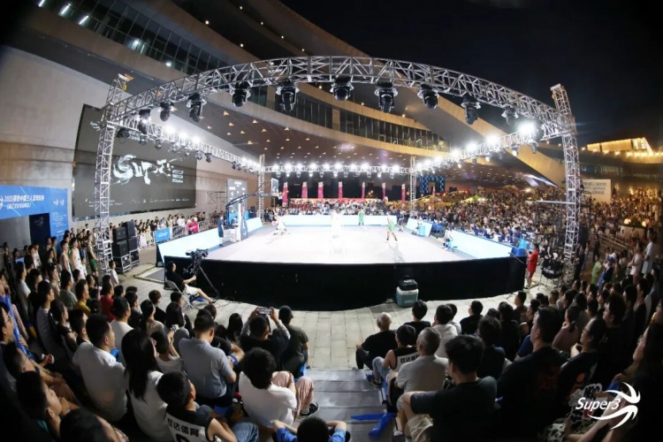 连续四年承办超三联赛，靖江赛区日均客流1.5万人次