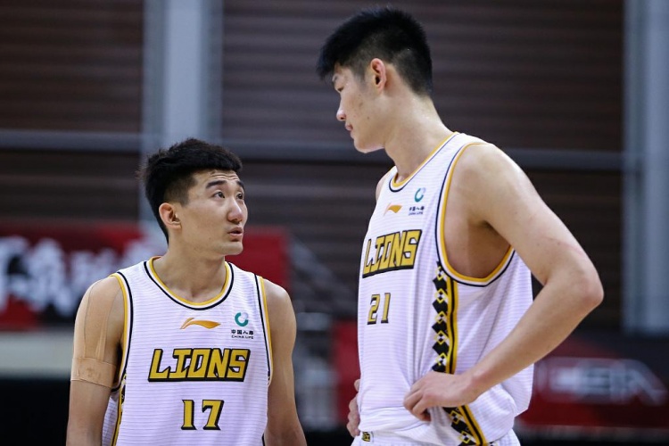胡金秋、孙铭徽仍在阵容的情况下 广厦仍然是在季后赛球队的行列 胡金秋、孙铭徽仍在阵容的情况下 广厦仍然是在季后赛球队的行列