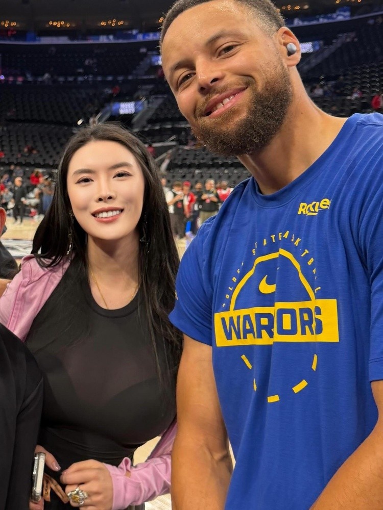 只顾看她了!德扑美女牌手All In姐参加威少基金会扑克之夜! 只顾看她了!德扑美女牌手All In姐参加威少基金会扑克之夜!
