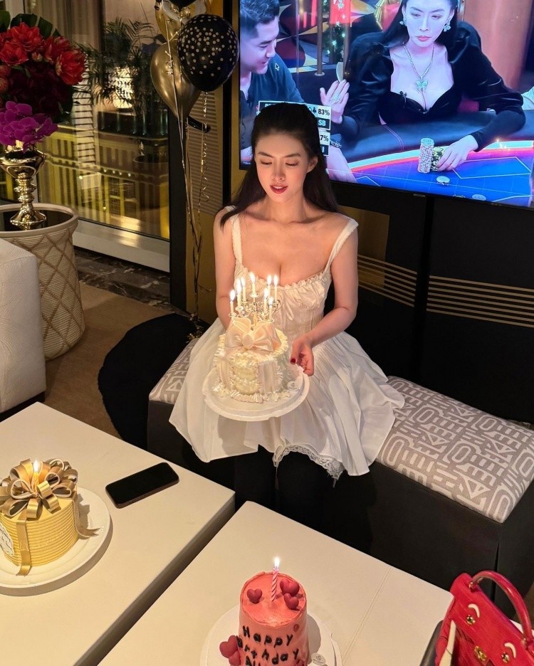 只顾看她了!德扑美女牌手All In姐参加威少基金会扑克之夜! 只顾看她了!德扑美女牌手All In姐参加威少基金会扑克之夜!