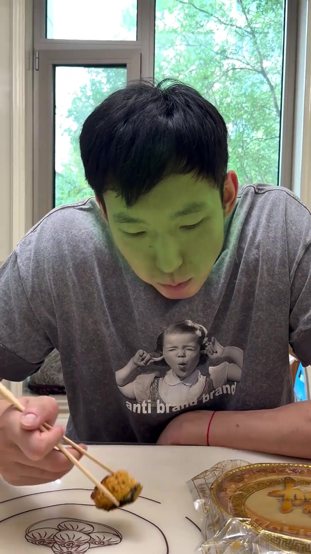 周琦晒Vlog：可以是第一次做月饼 还算成功祝大家中秋快乐！